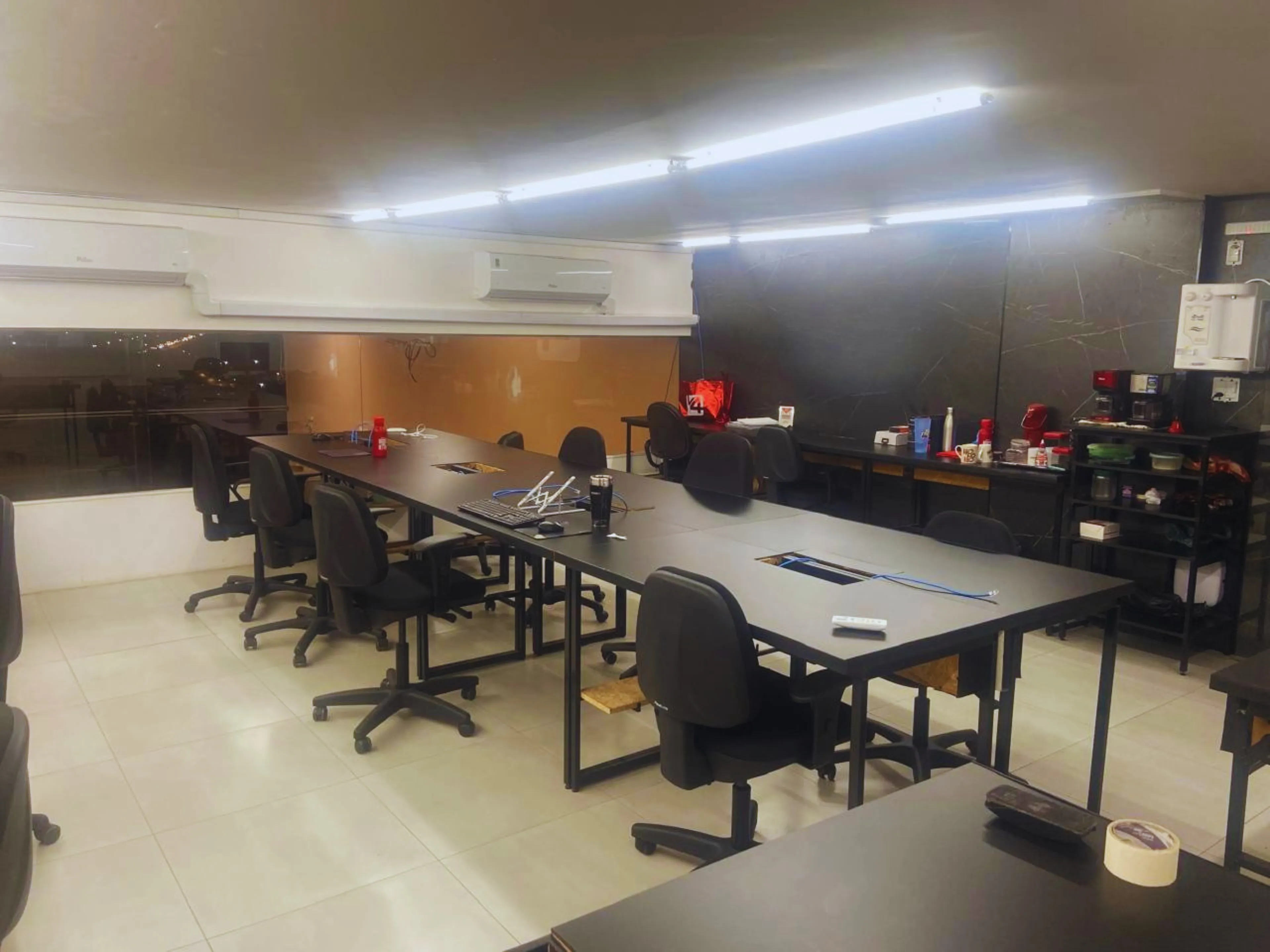 Sala privativa mobiliada e fino acabamento
